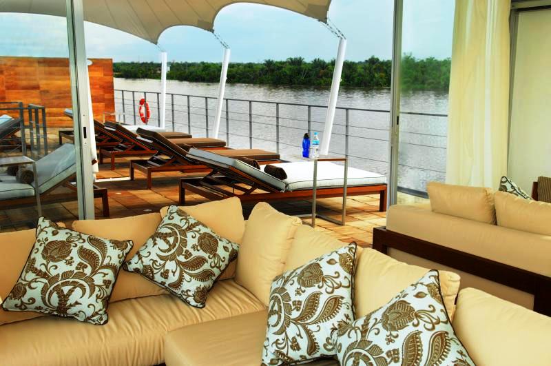 MV AQUA Exteroir Lounge.jpg