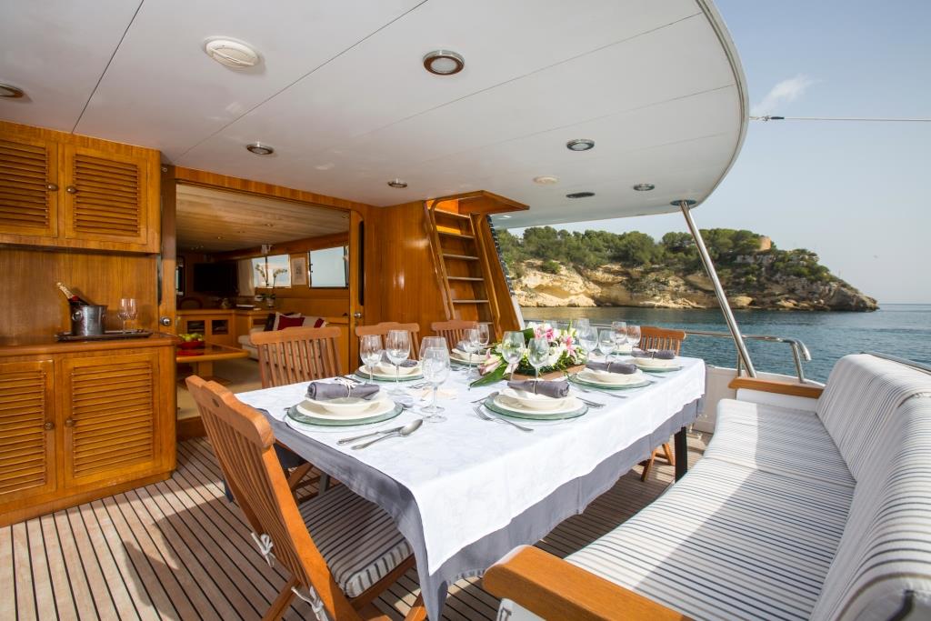 MY ACE SIX - Aft deck dining.jpg
