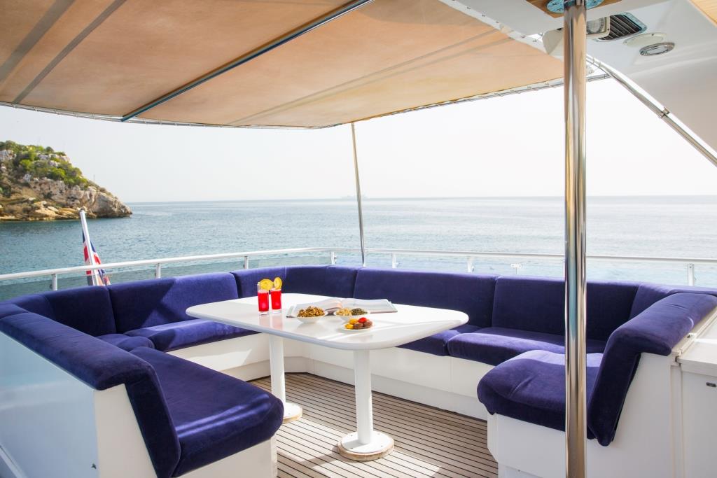 MY ACE SIX - Alfresco dining table sundeck.jpg