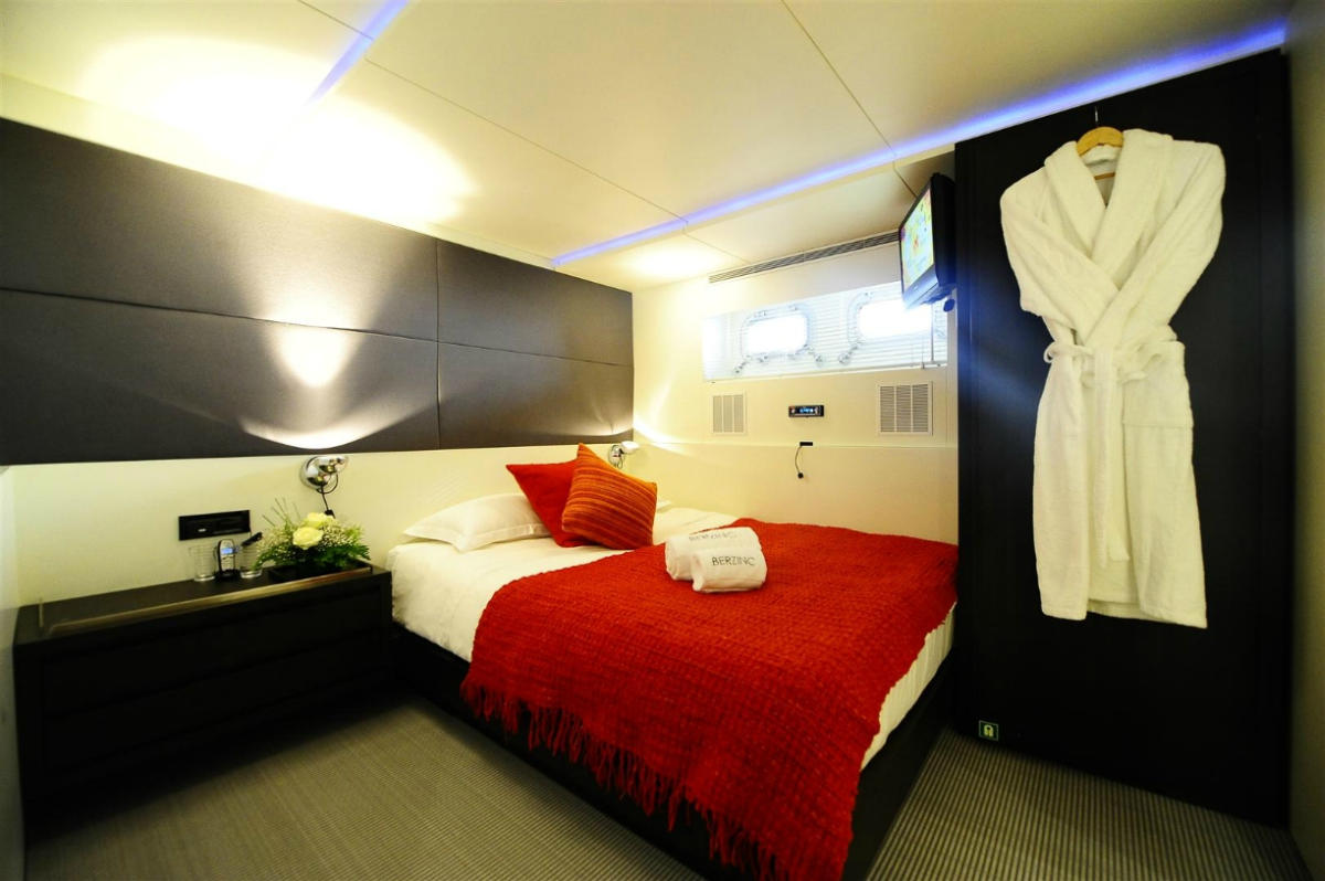 MY BERZINC - Guest port cabin.jpg