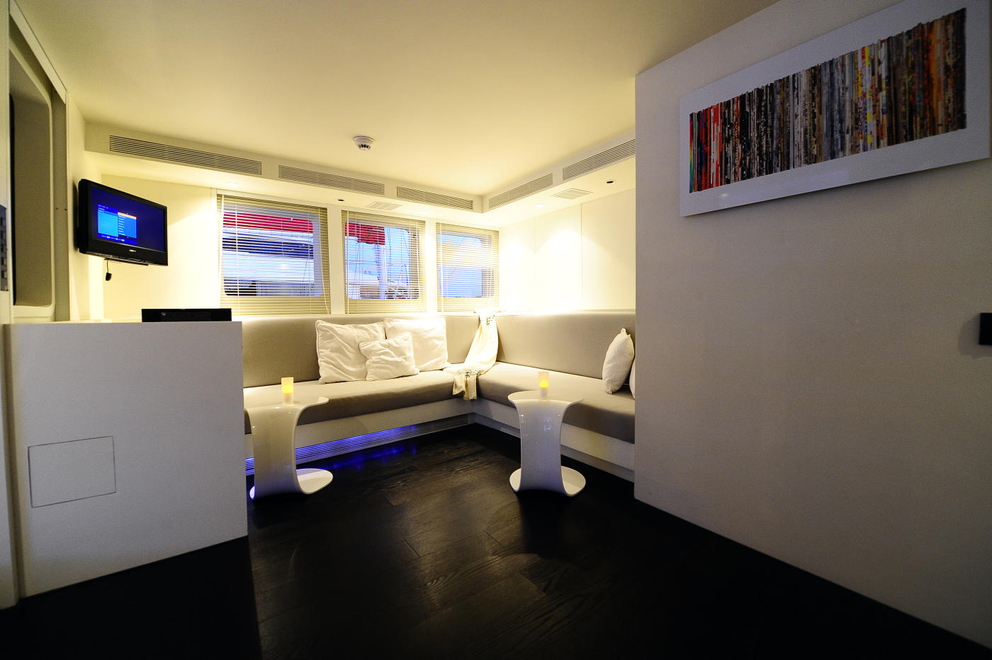 MY BERZINC - Upper deck lounge.jpg