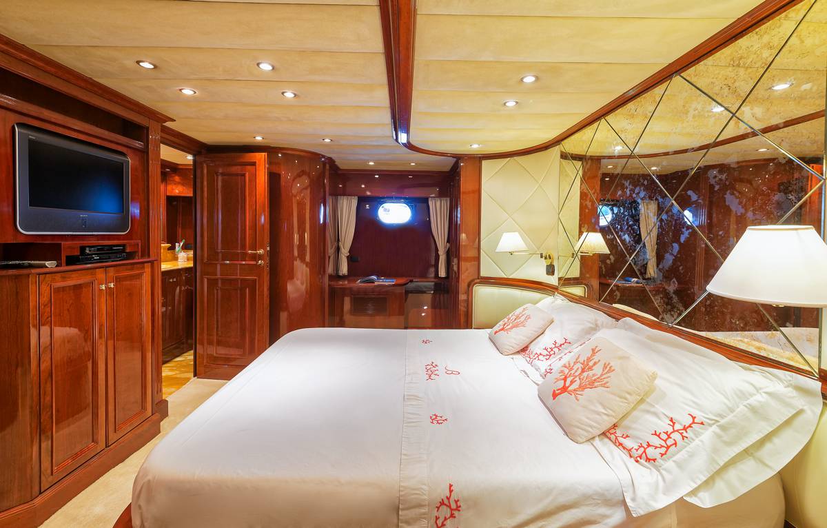 MY BUGIA - Master cabin.jpg