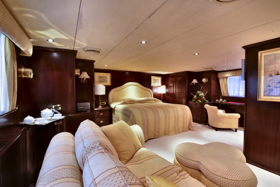 MY COMMITMENT - Master suite.jpg