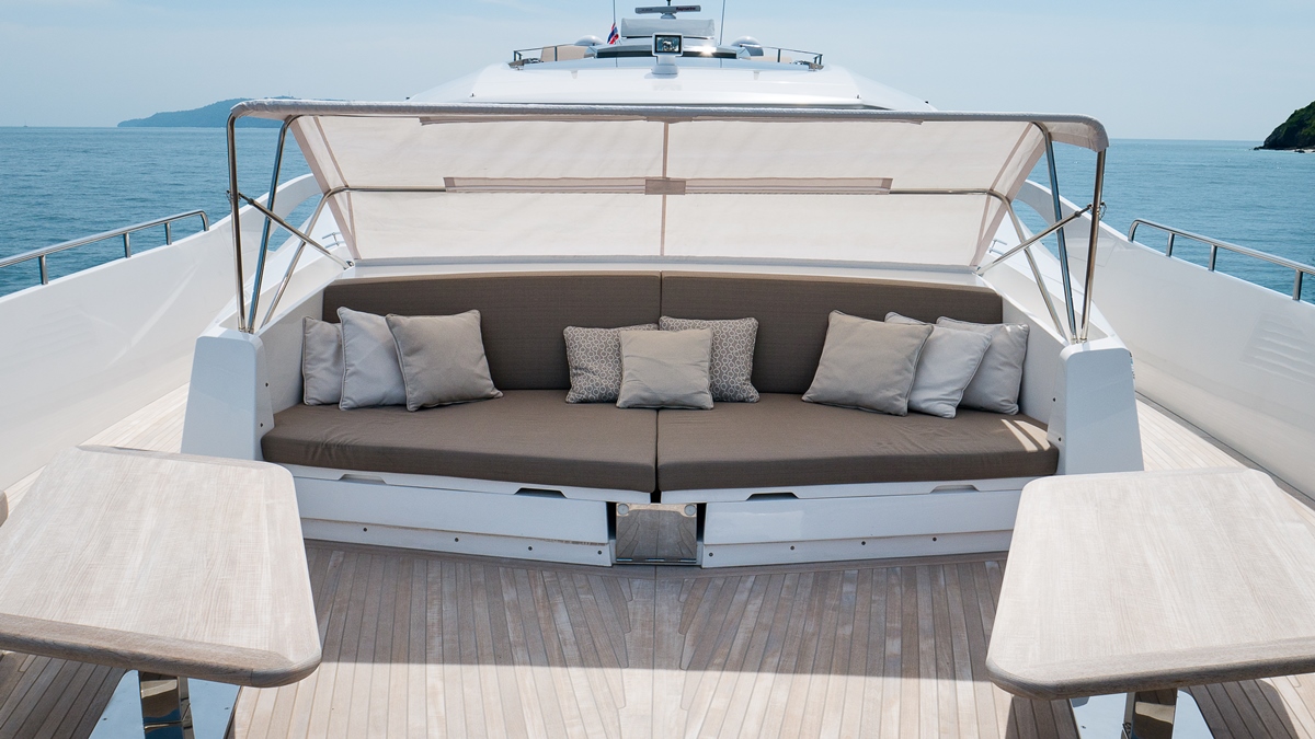MY DOLCE VITA - Foredeck seating.jpg