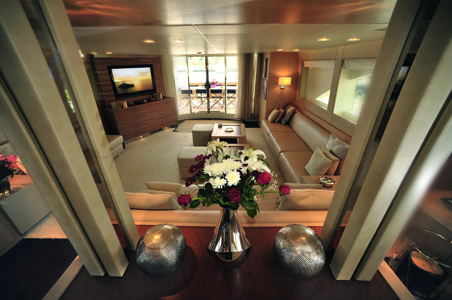 MY ESPRESSO - Aft view salon.jpg
