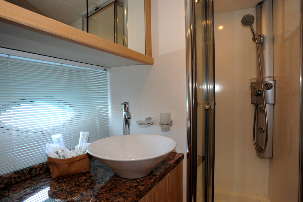 MY GIGIOLE - Ensuite.jpg