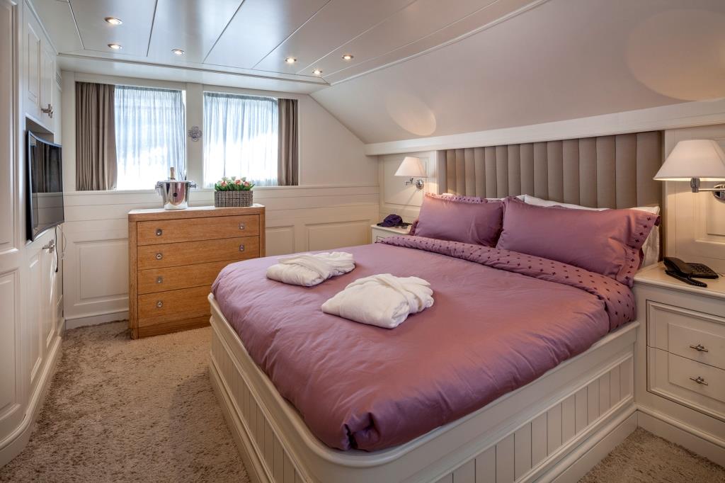 MY HARMONYA - VIP cabin main deck.jpg