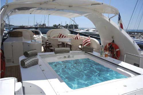MY KARANITA - Jacuzzi.jpg