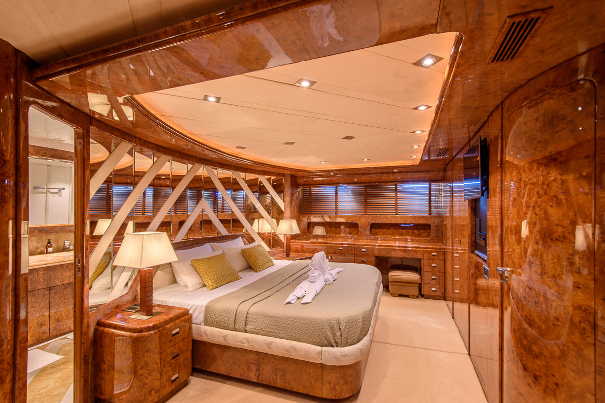 MY OCEAN GLASS - Master cabin.jpg