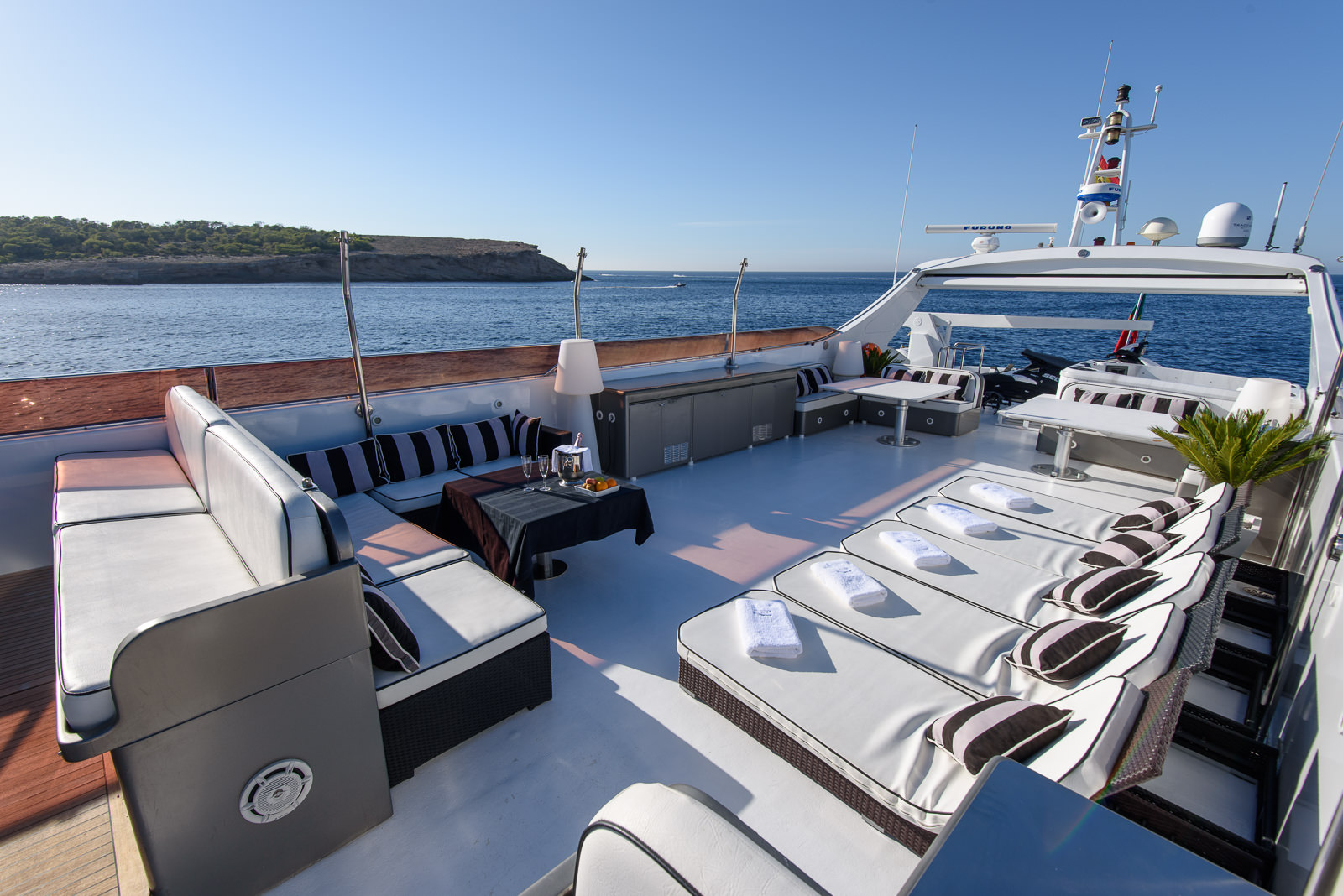 MY OCEAN GLASS - Sundeck.jpg