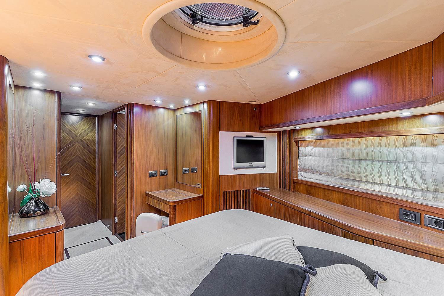 MY OCTAVIA - VIP cabin 2.jpg
