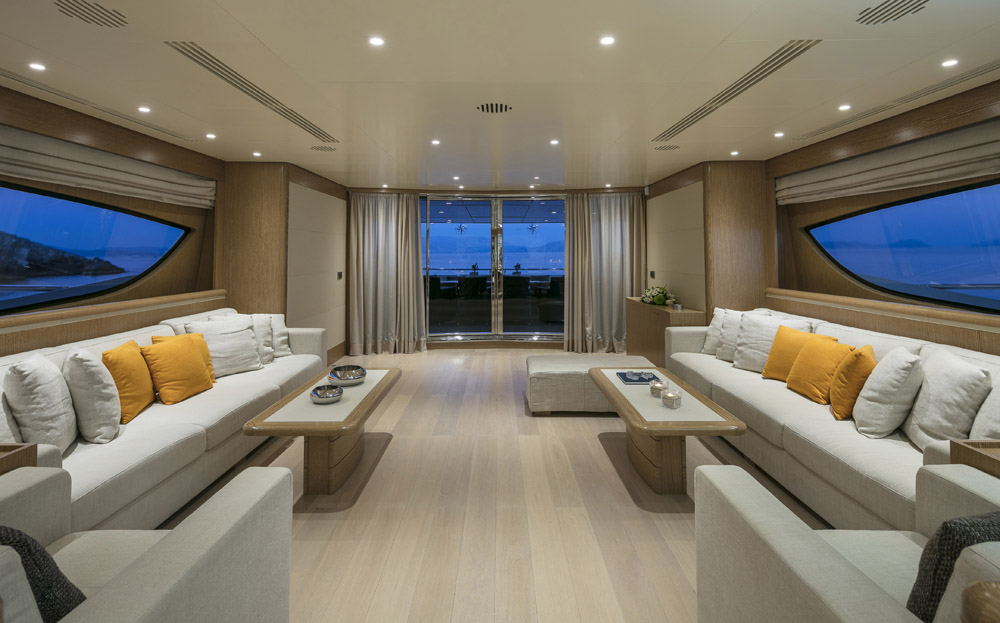 MY RINI V - Salon view aft.jpg