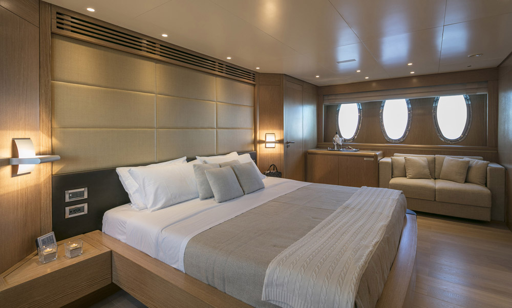MY RINI V - VIP cabin.jpg