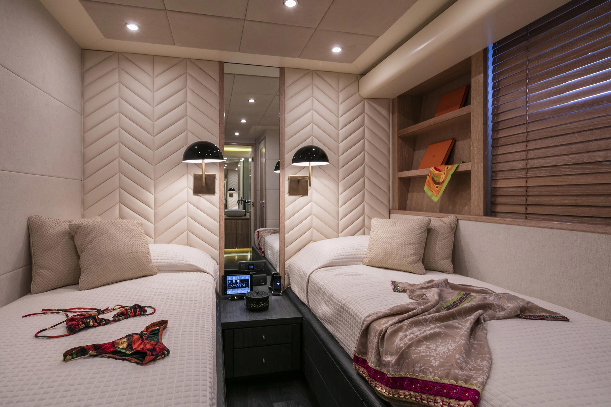 MY SAINT 112 - Twin cabin.jpg