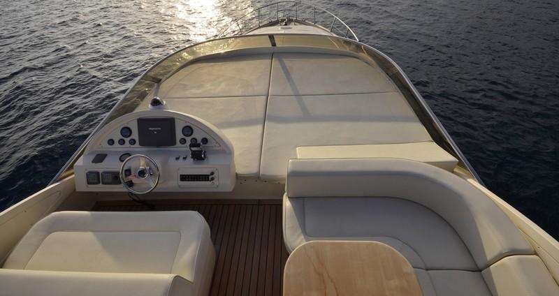 MY SAKURA - Flybridge.jpg