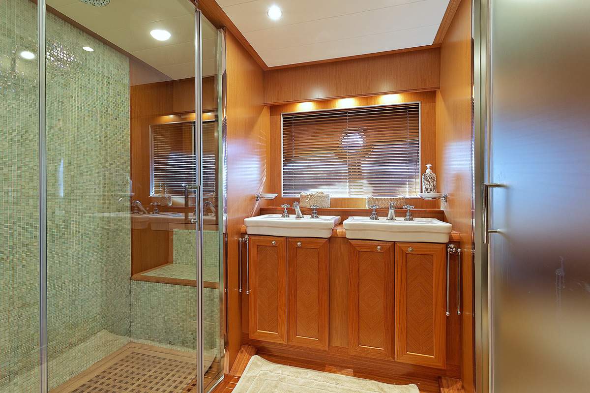 MY SEA PASSION - Master ensuite.jpg