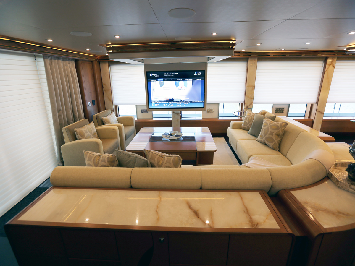MY SERENITY 133 - Salon view.jpg