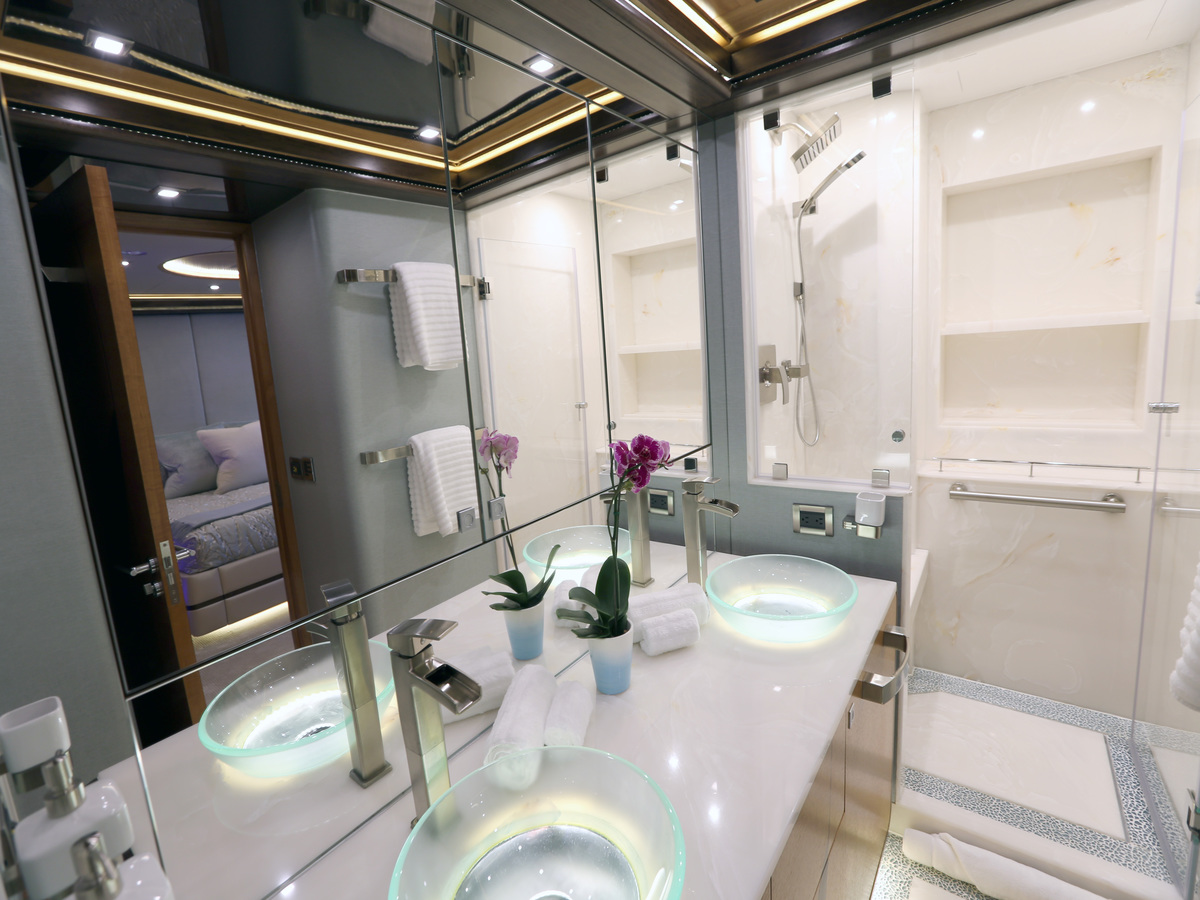 MY SERENITY 133 - VIP ensuite.jpg