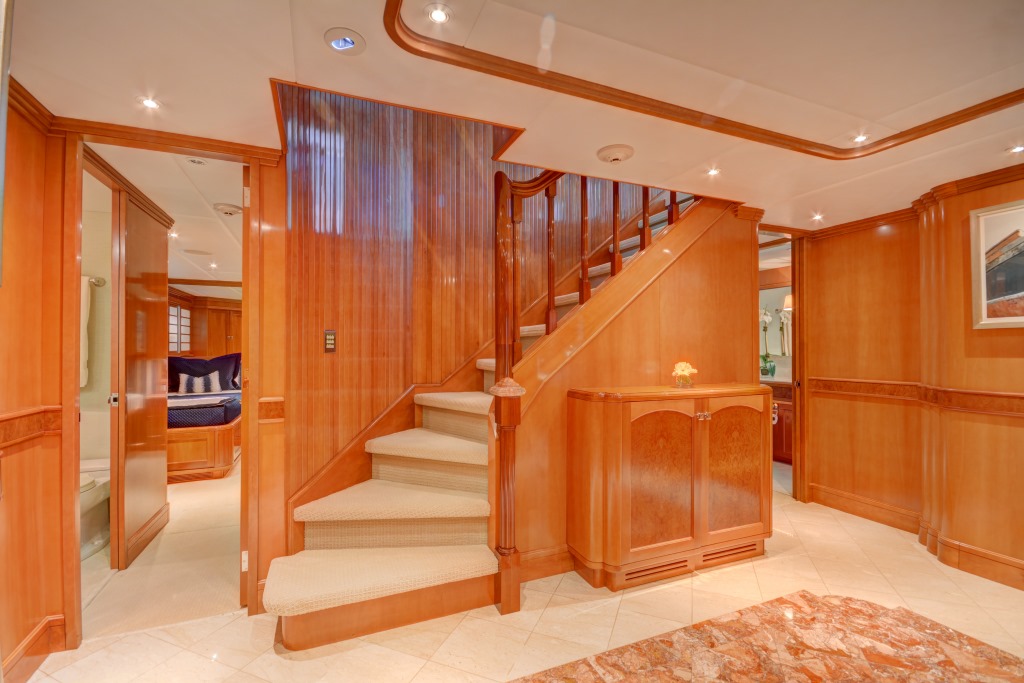 MY THEMIS - Guest cabin foyer.jpg