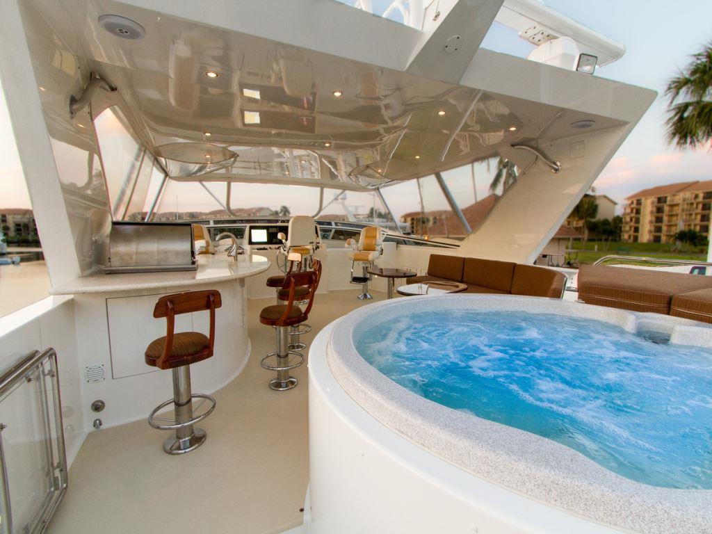 MY WENDY 1 - Sundeck Jacuzzi.jpg