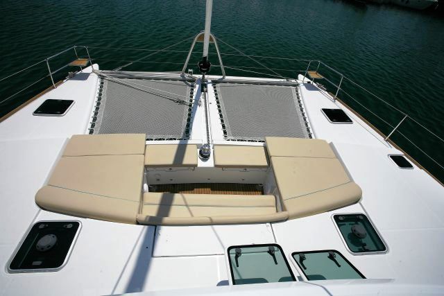 MYSTIQUE Lagoon 500 Sundeck.jpg