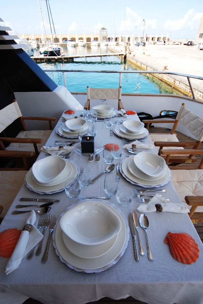 Mablu -  Aft Deck Dining.jpg