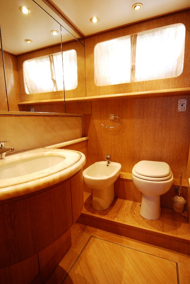 Mablu -  Twin Cabin Bathroom.jpg