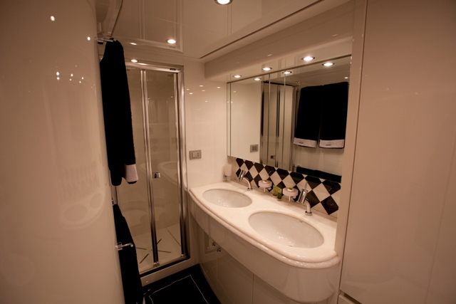 Maiora Yacht SANDS 1 -  Guest Ensuite.jpg