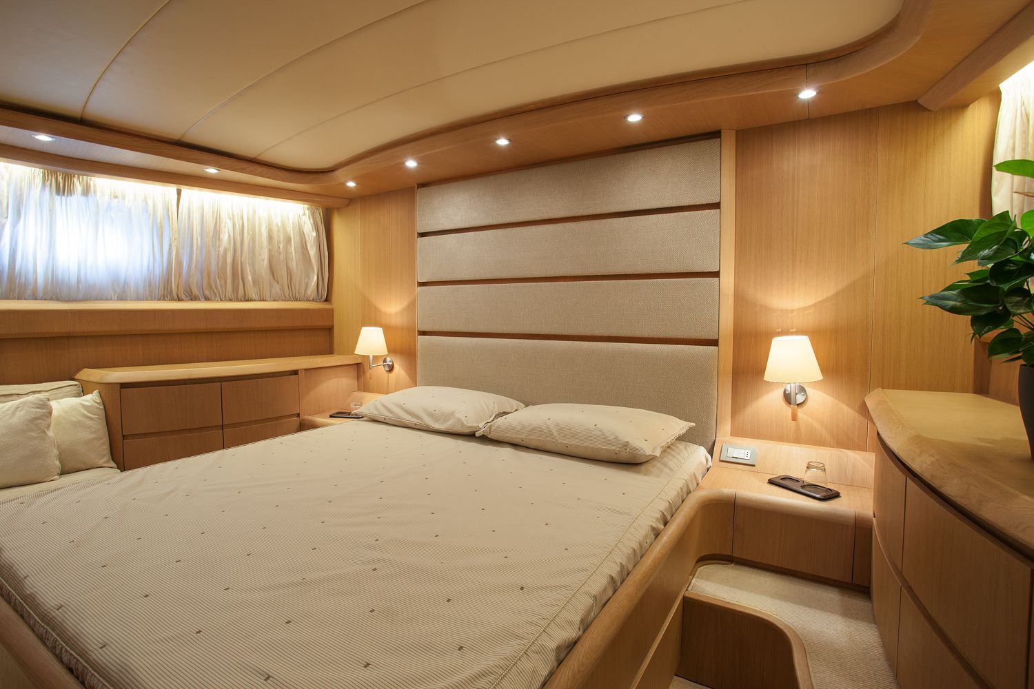 Maiora Yacht SANDS 1 -  VIP Cabin.jpg