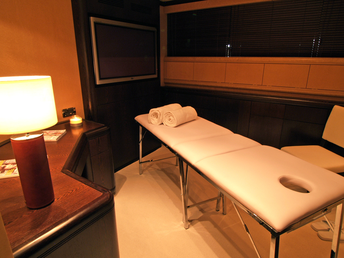 Mangusta 108 FOUR FRIENDS -  Massage room.jpg