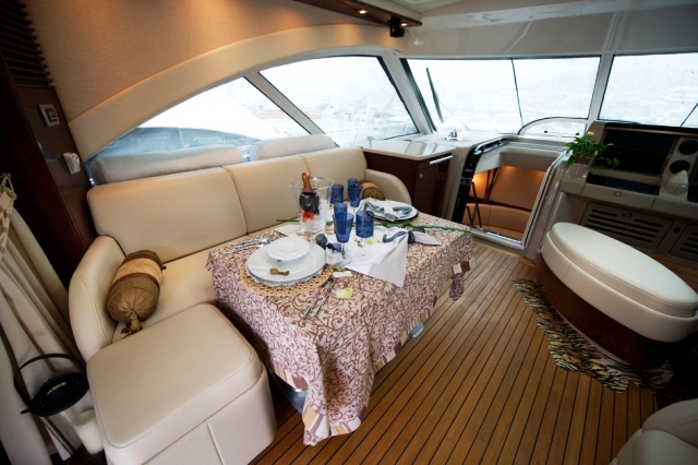 Maniva III -  Dining Area.jpg
