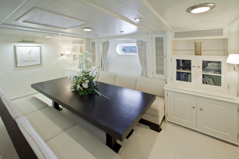 Mari Cha II superyacht - dining.jpg