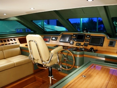 Mariah II - Bridge.jpg