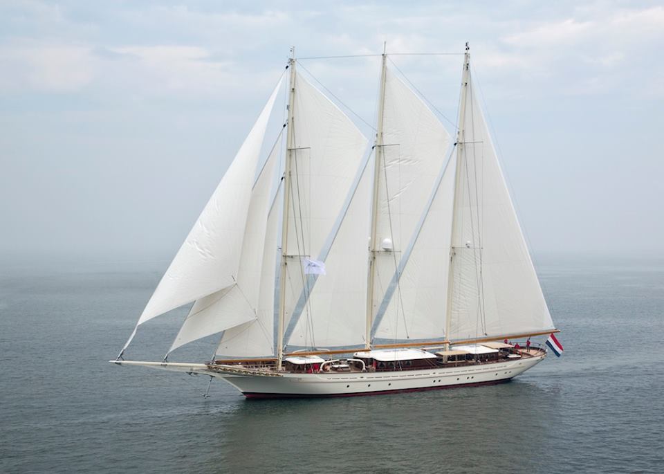 Mega yacht Mikhail S. Vorontsov - side view.jpg