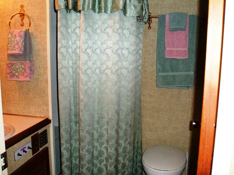 Morning Mist - Garden Cabin Bathroom.JPG