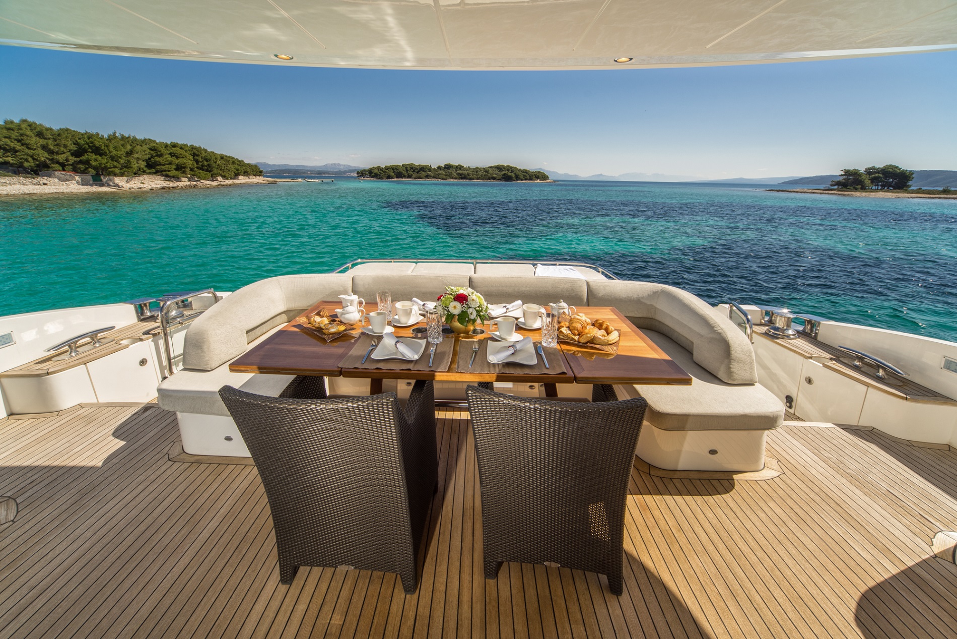 Motor Yacht 66 ABOVE - 008.jpg