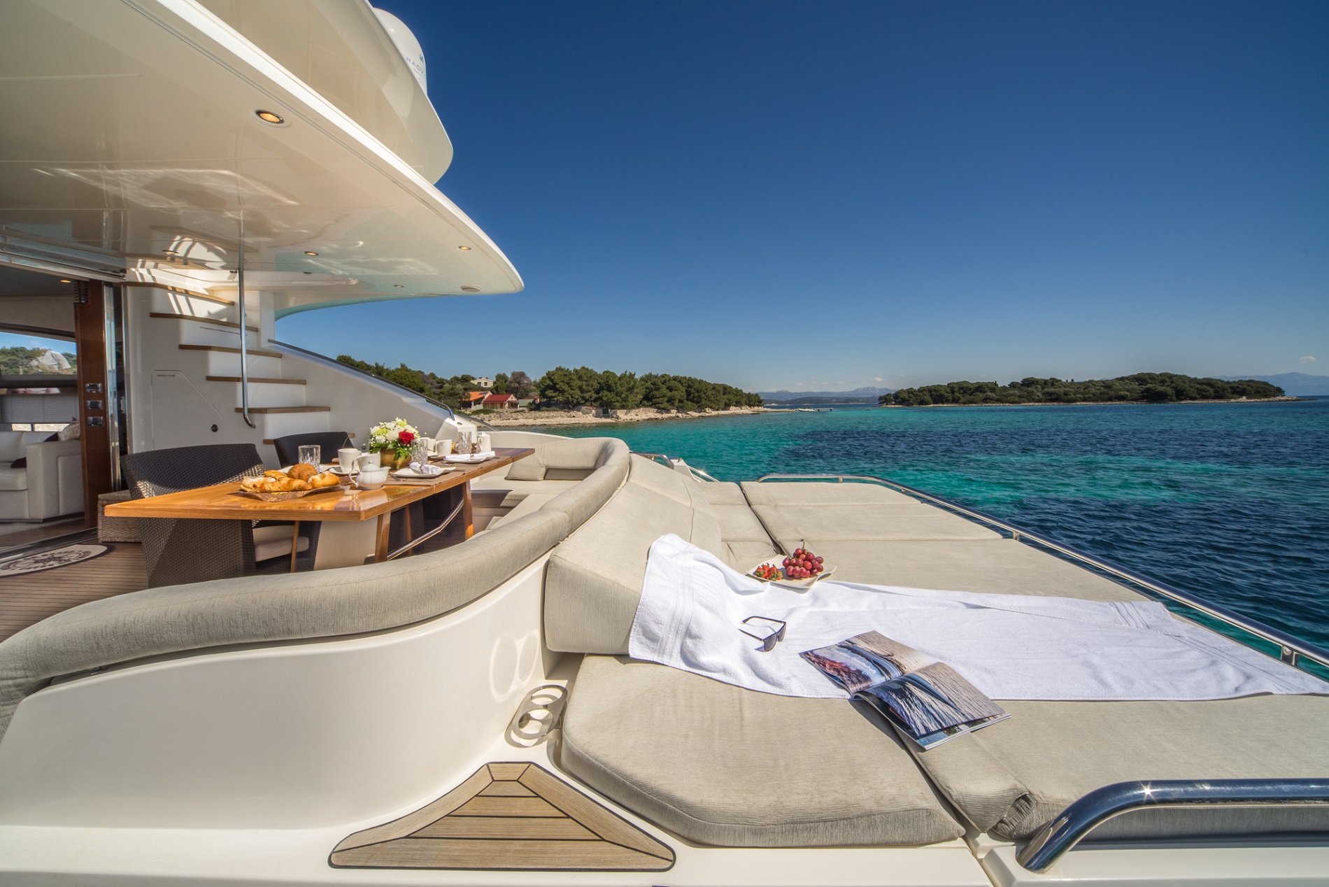 Motor Yacht 66 ABOVE - 009.jpg