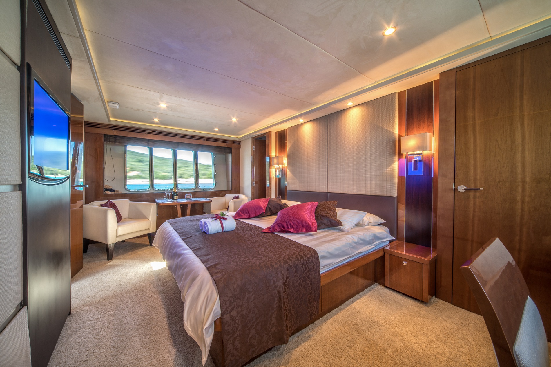 Motor Yacht 66 ABOVE - 012.jpg
