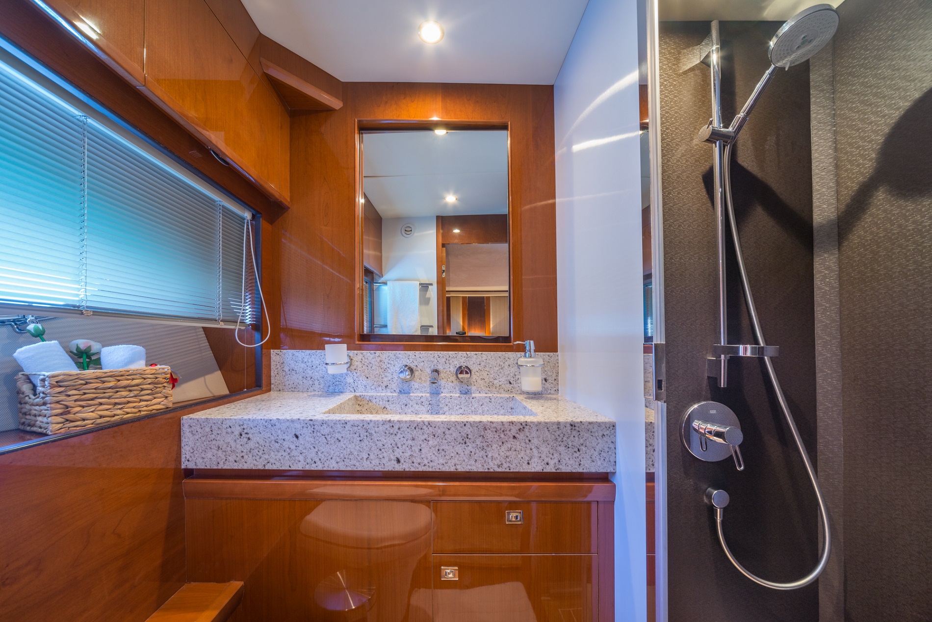Motor Yacht 66 ABOVE - 019.jpg