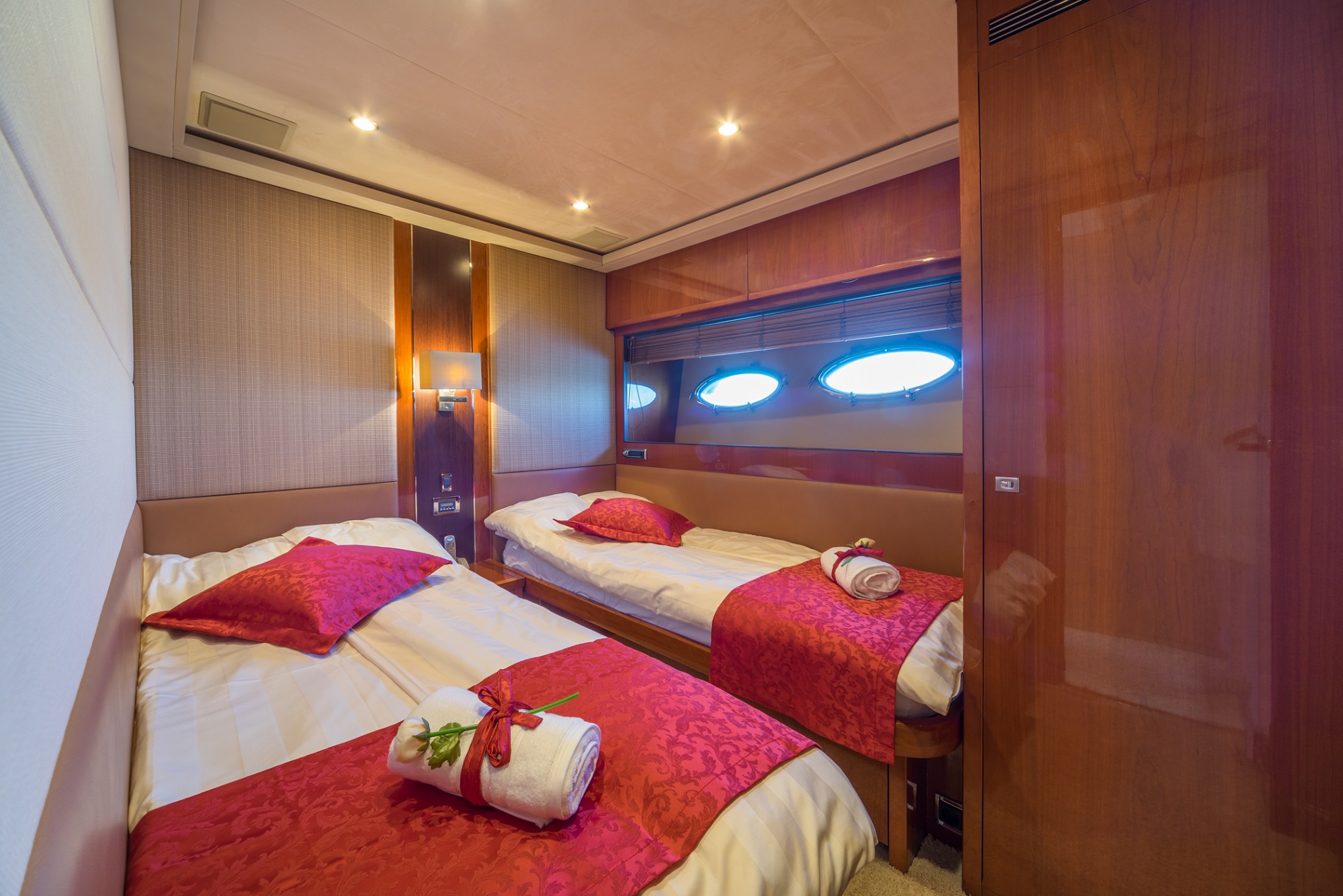 Motor Yacht 66 ABOVE - 020.jpg