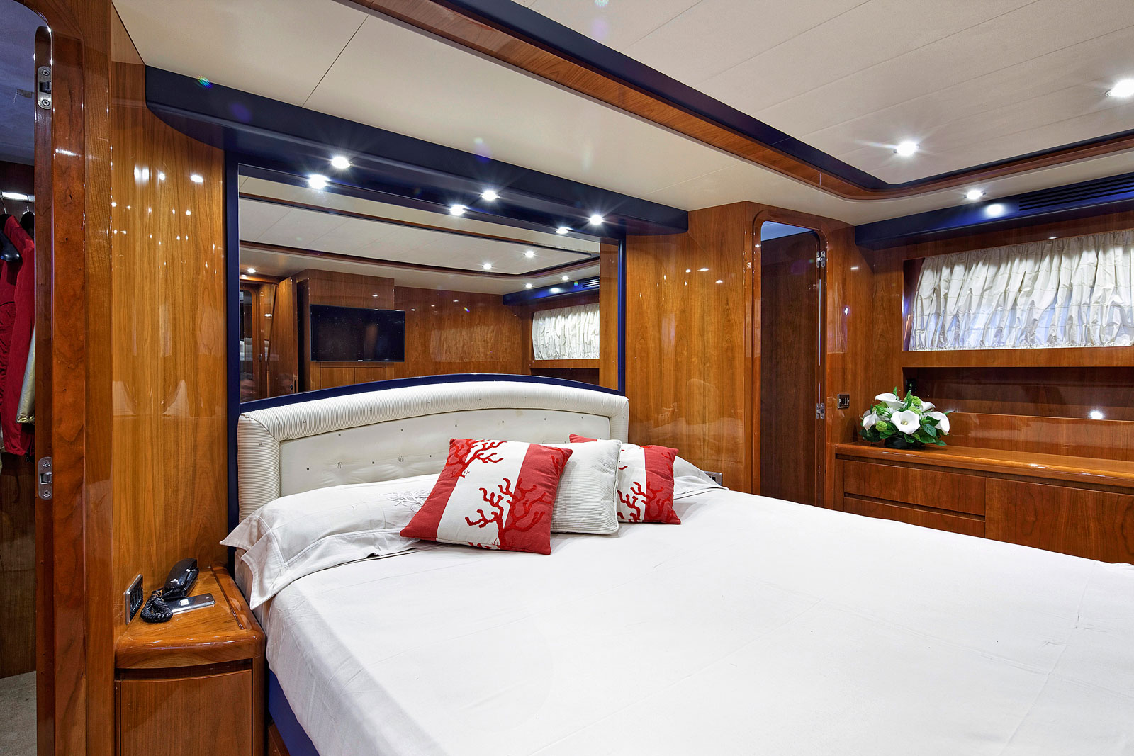 Motor Yacht AQVA - Master cabin image 1.jpg