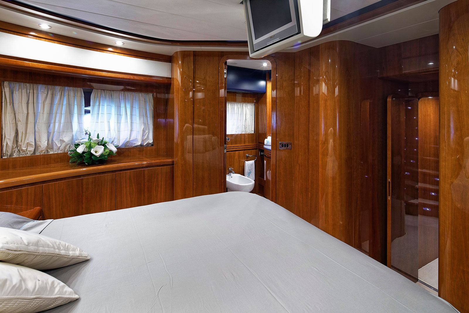 Motor Yacht AQVA - VIP cabin image 2.jpg