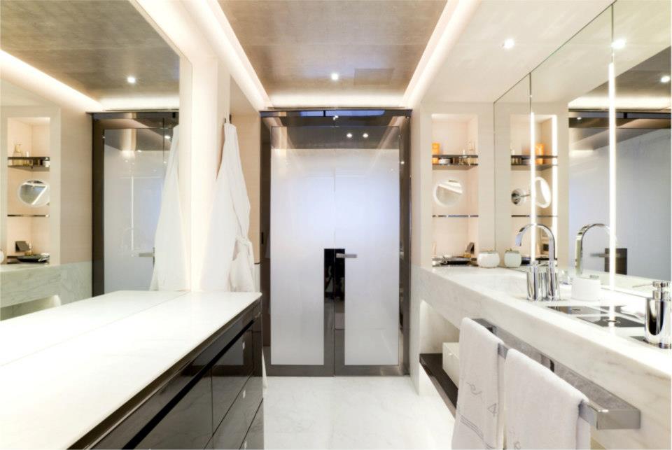 Motor Yacht ASLEC 4 - Bathroom.jpg