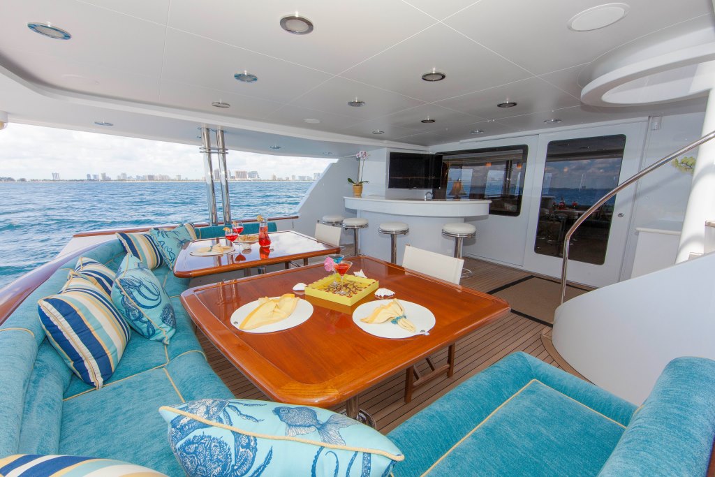 Motor Yacht ASPEN ALTERNATIVE - Aft deck 2.jpg