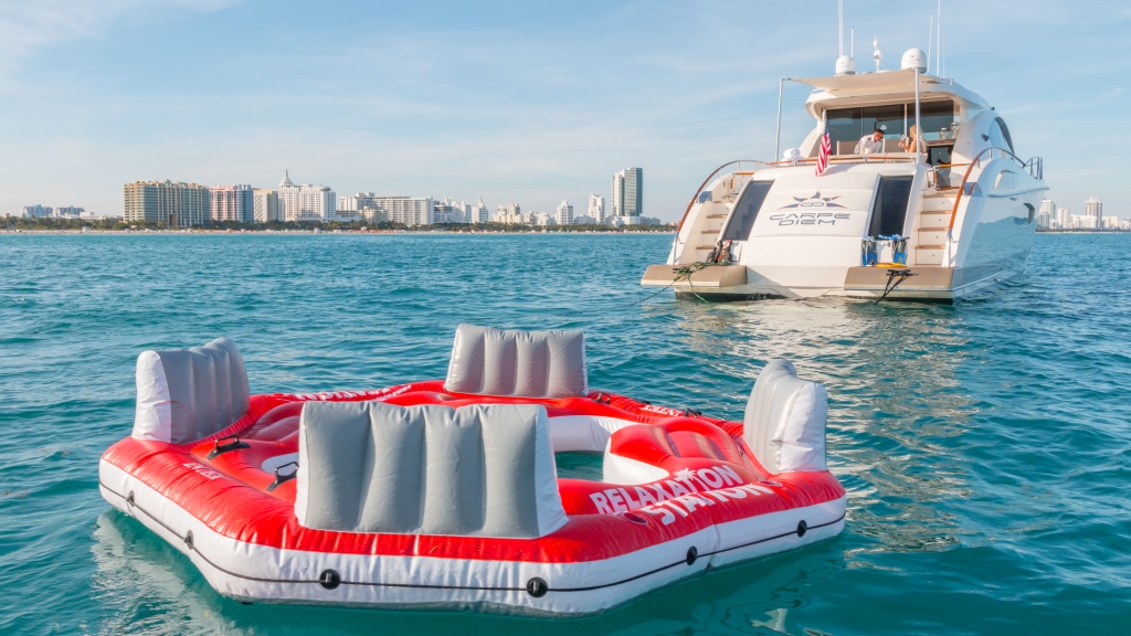 Motor Yacht CARPE DIEM - Water toys.jpg