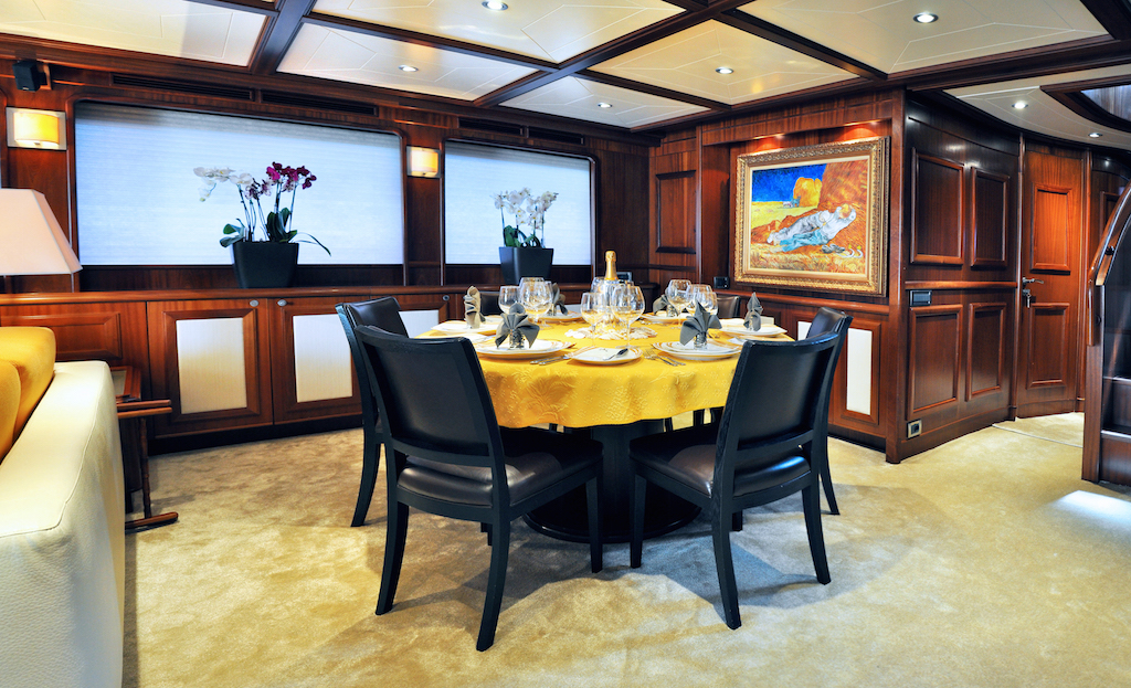 Motor Yacht CONQUISTADOR - Formal dining.jpg