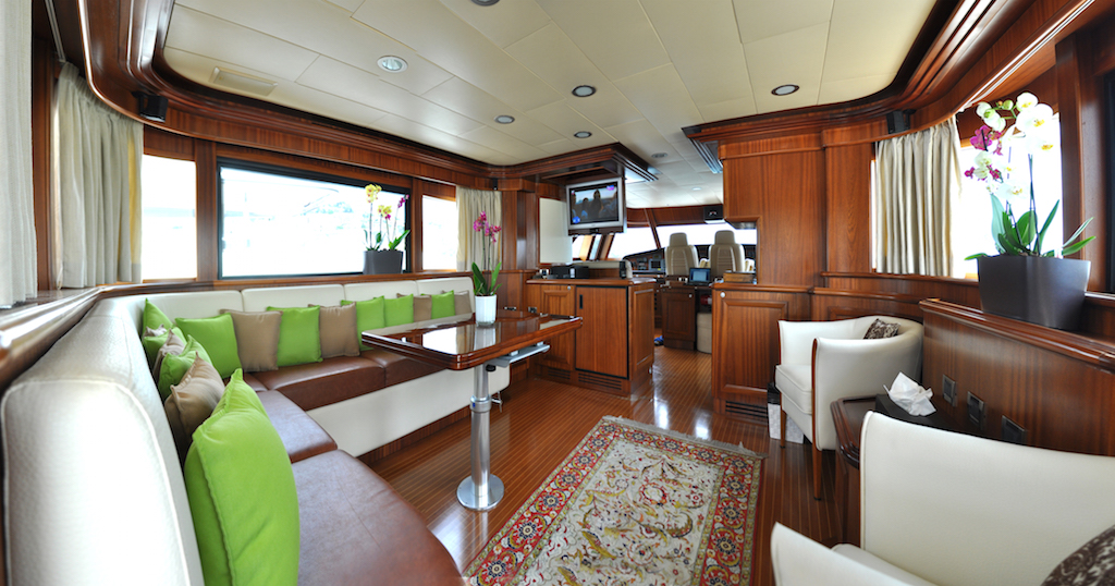 Motor Yacht CONQUISTADOR - Skylounge.jpg