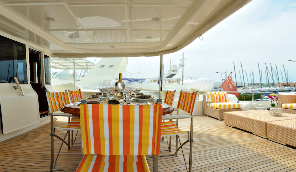 Motor Yacht CONQUISTADOR - Upper deck alfresco dining 2.jpg