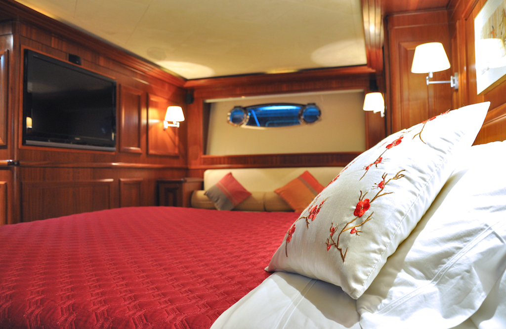 Motor Yacht CONQUISTADOR - VIP cabin.jpg