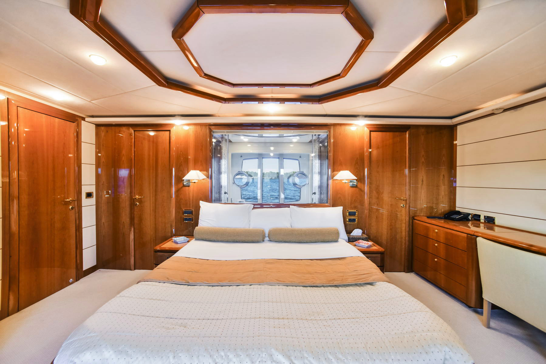 Motor Yacht DAY OFF - Master 2.jpg